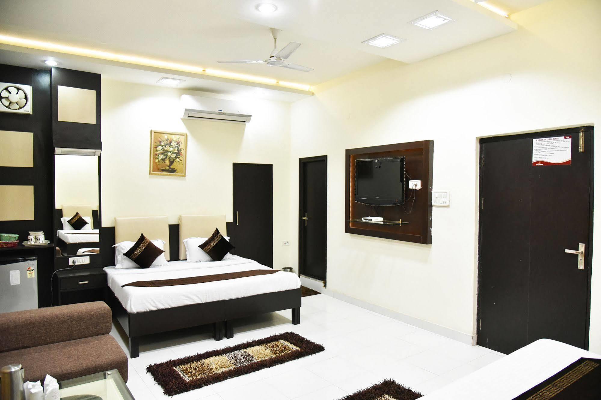 Capital O 4087 Hotel Akaal Residency Amritsar Exterior foto